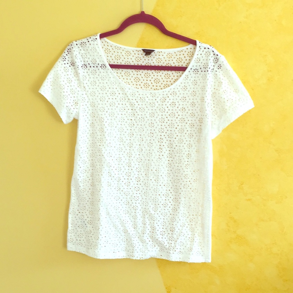 {Ann Taylor} NWOT Flower Cut-out Tee Medium